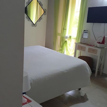Bed and Breakfast Il Delfino A Болонья Экстерьер фото